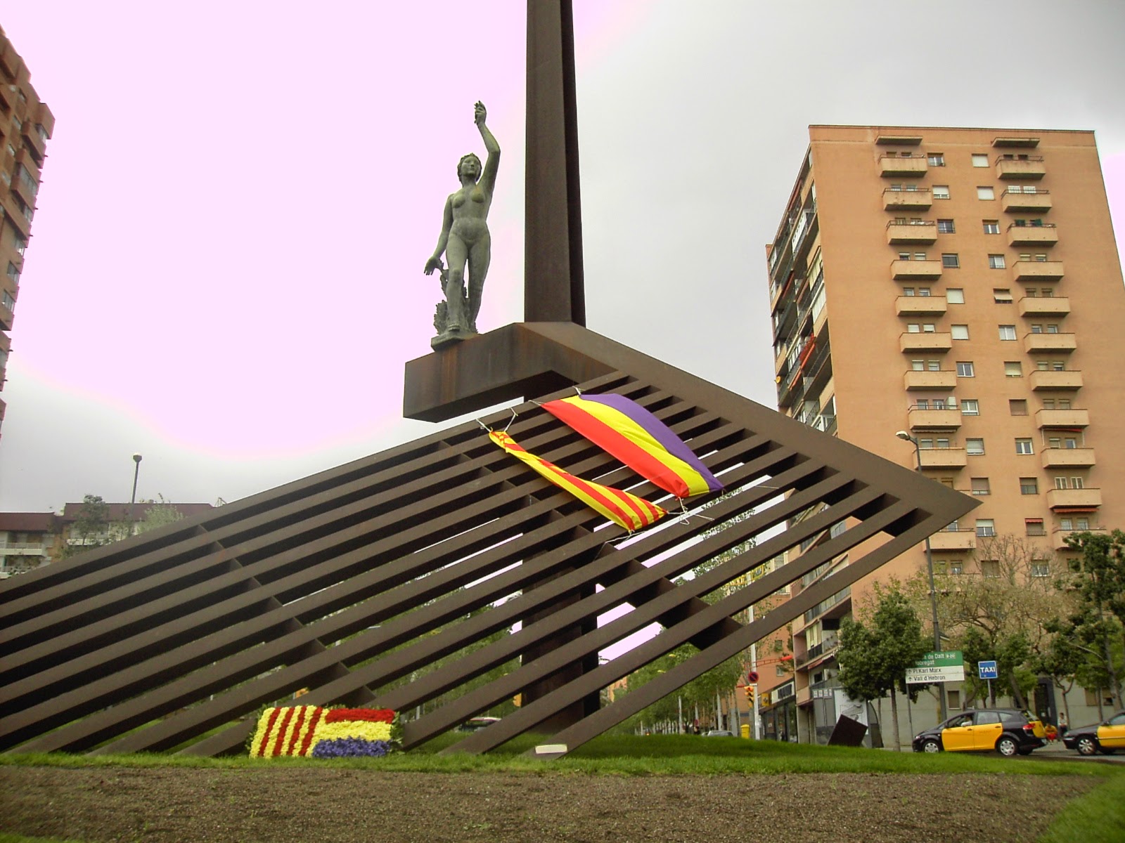 Plaça de la República y el derecho a la identidad de un barrio